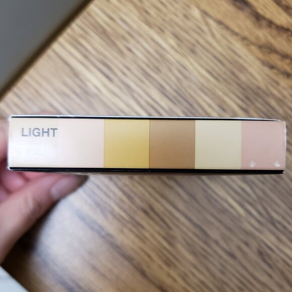 BNIB MAC Studio Fix Correct and Conceal Palette Light - Picture 2 of 3